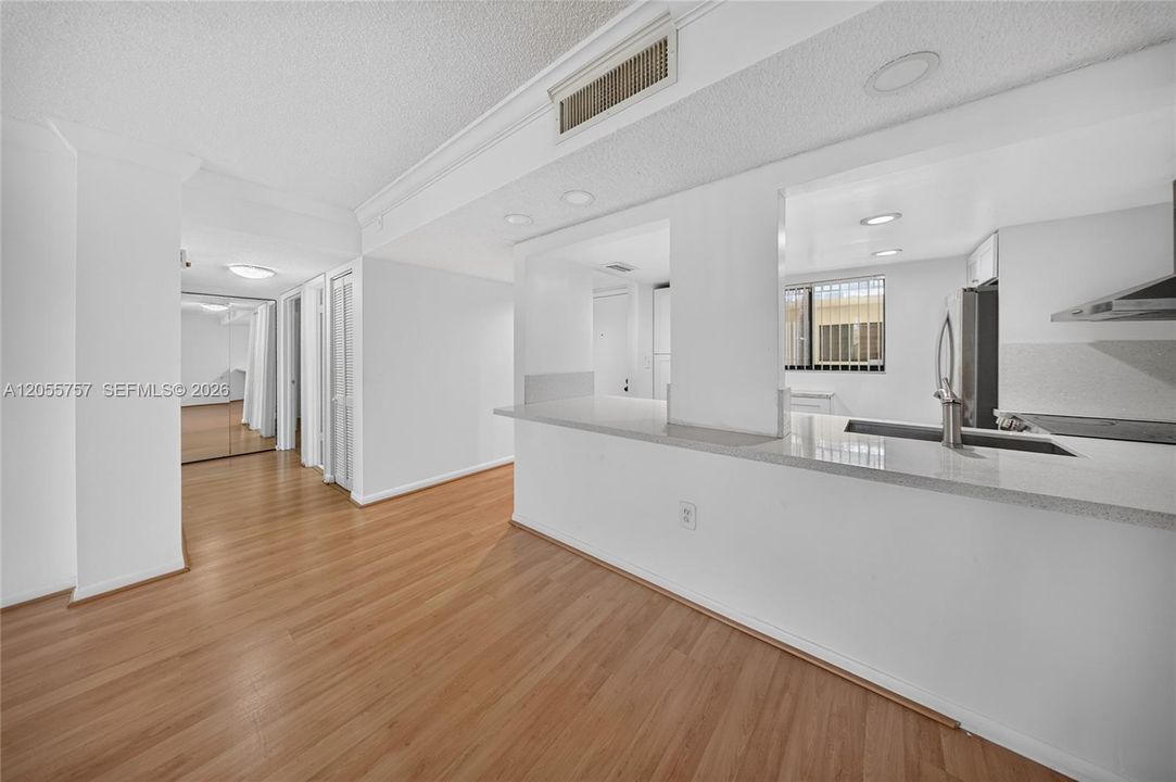 En Venta: $289,000 (2 camas, 2 baños, 965 Pies cuadrados)