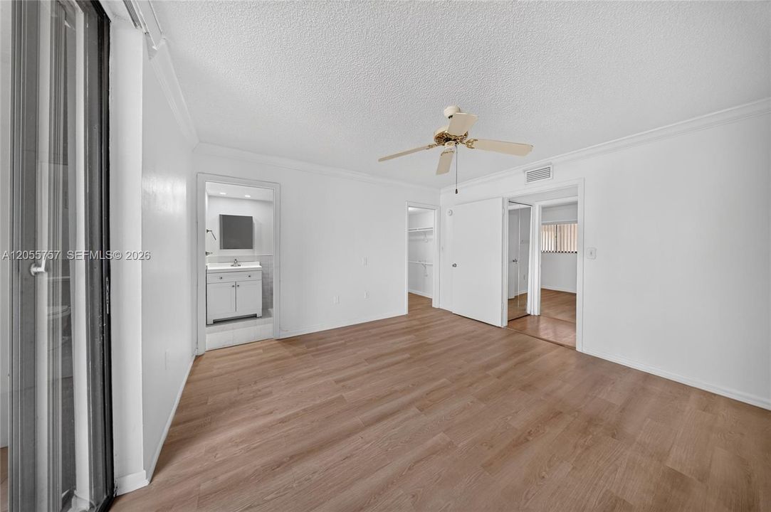 En Venta: $289,000 (2 camas, 2 baños, 965 Pies cuadrados)