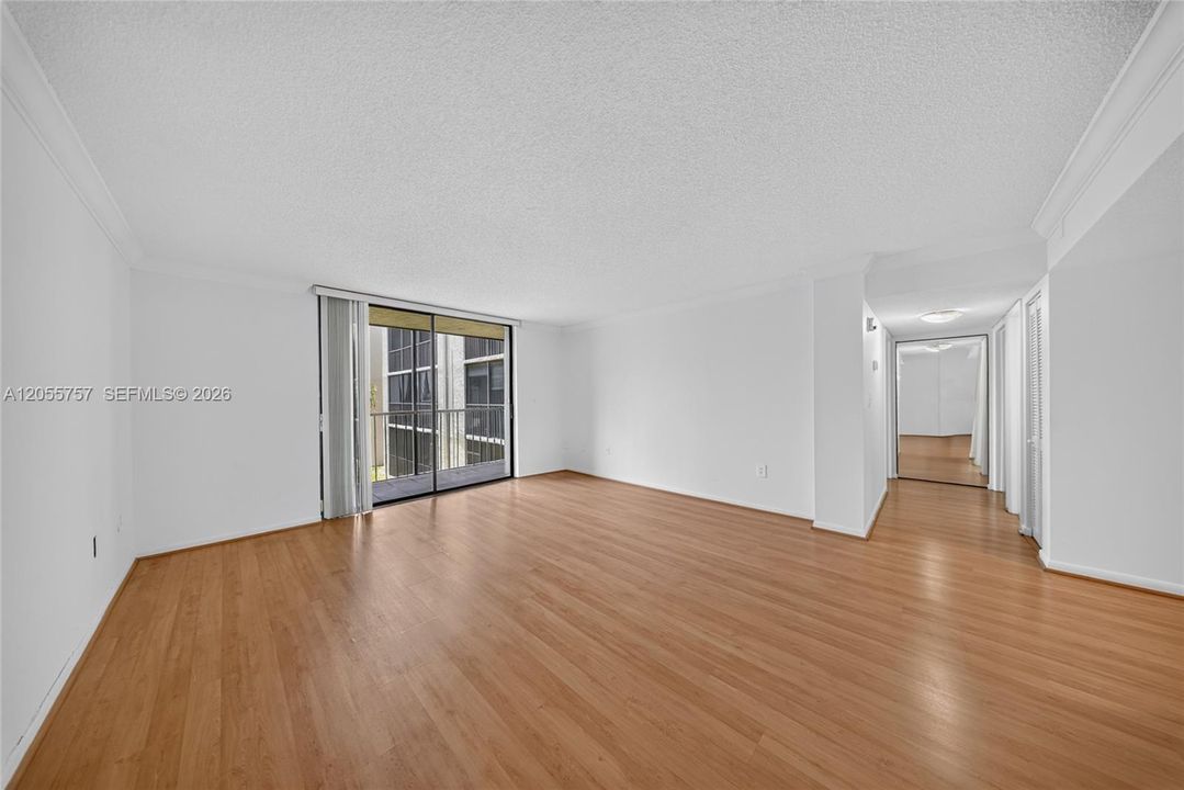 En Venta: $289,000 (2 camas, 2 baños, 965 Pies cuadrados)