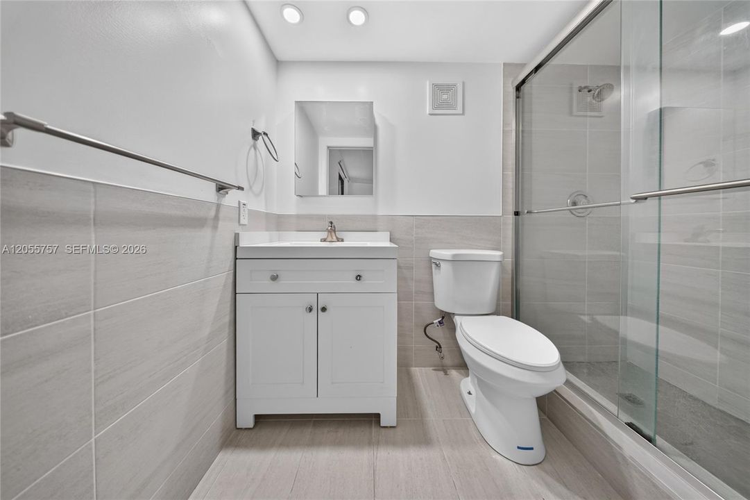En Venta: $289,000 (2 camas, 2 baños, 965 Pies cuadrados)