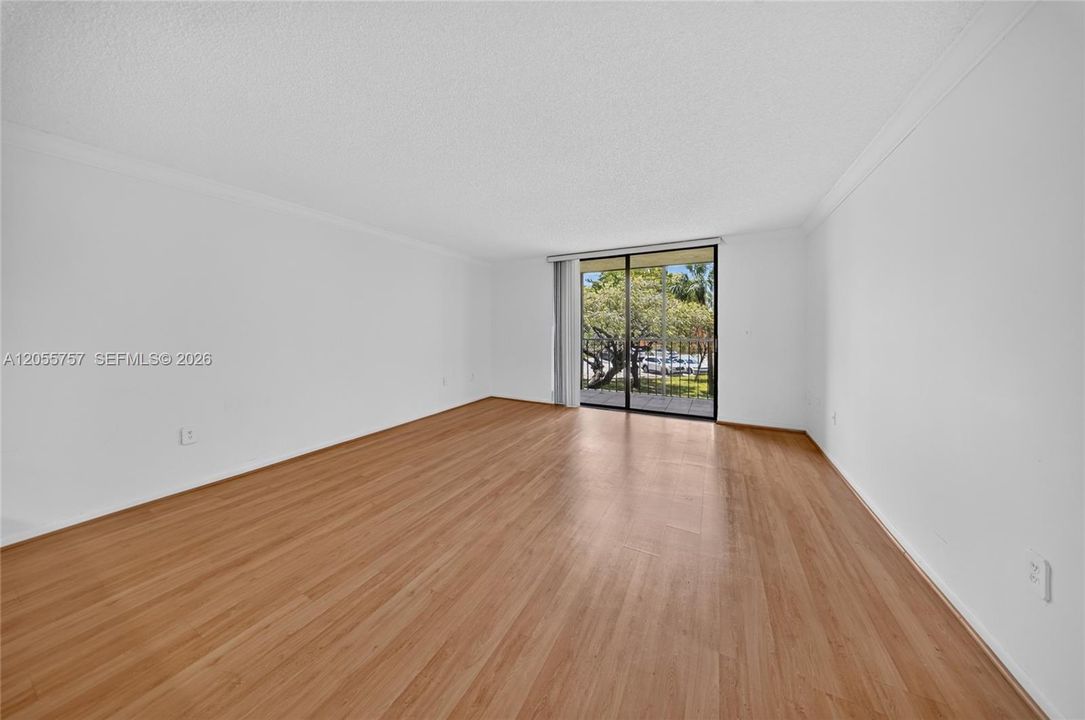 En Venta: $289,000 (2 camas, 2 baños, 965 Pies cuadrados)