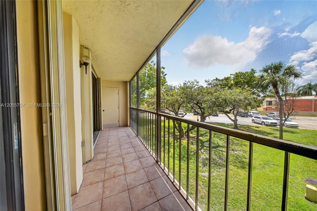 En Venta: $289,000 (2 camas, 2 baños, 965 Pies cuadrados)