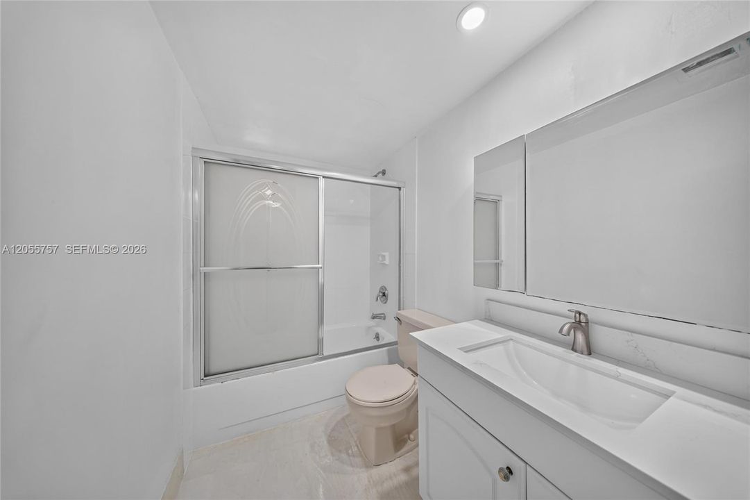 En Venta: $289,000 (2 camas, 2 baños, 965 Pies cuadrados)