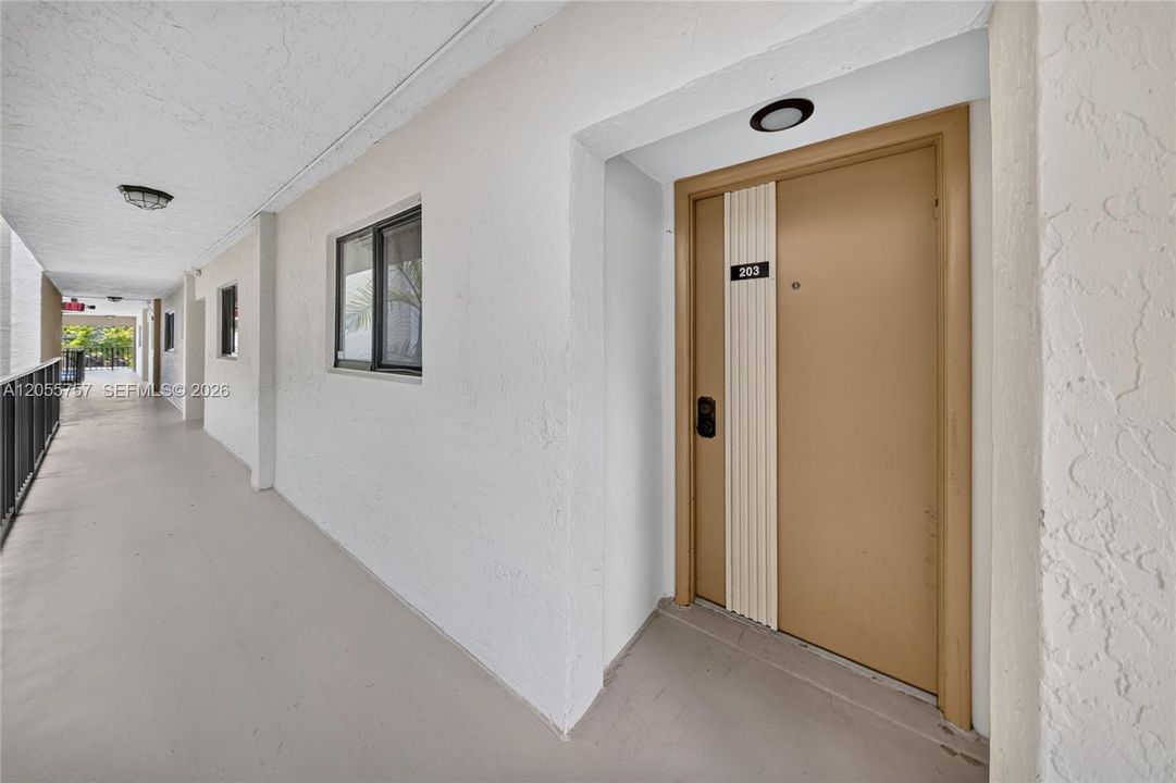 En Venta: $289,000 (2 camas, 2 baños, 965 Pies cuadrados)