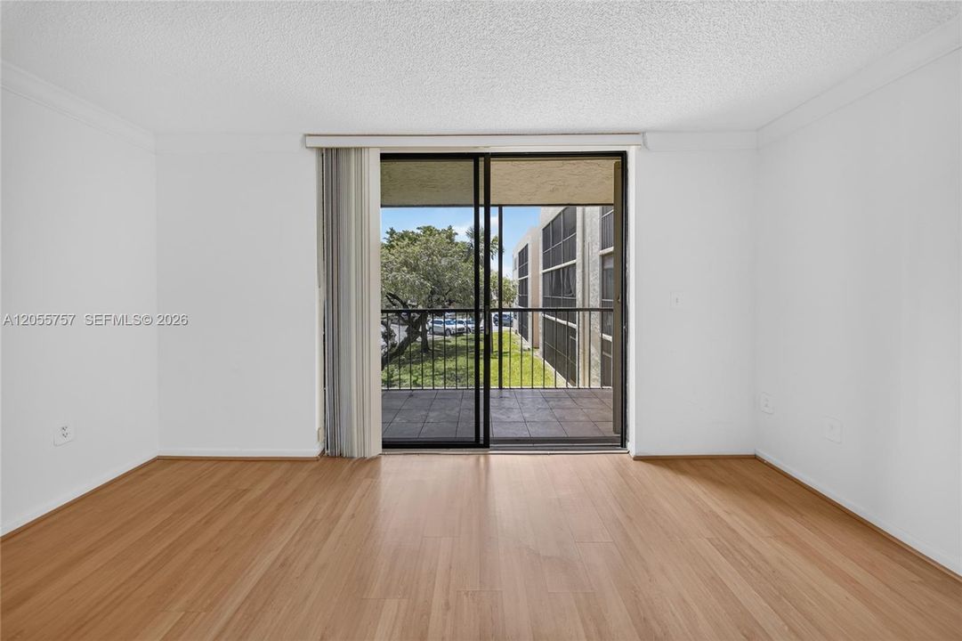 En Venta: $289,000 (2 camas, 2 baños, 965 Pies cuadrados)