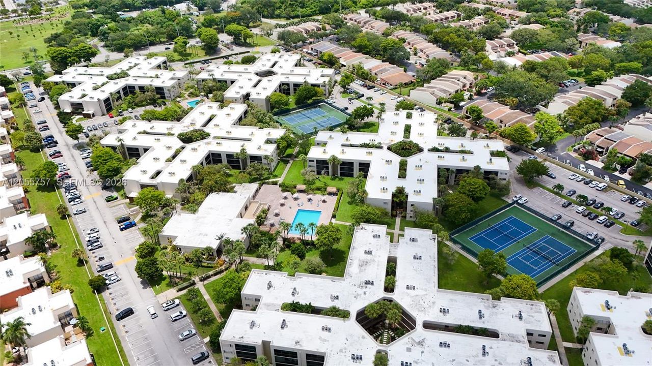 En Venta: $289,000 (2 camas, 2 baños, 965 Pies cuadrados)