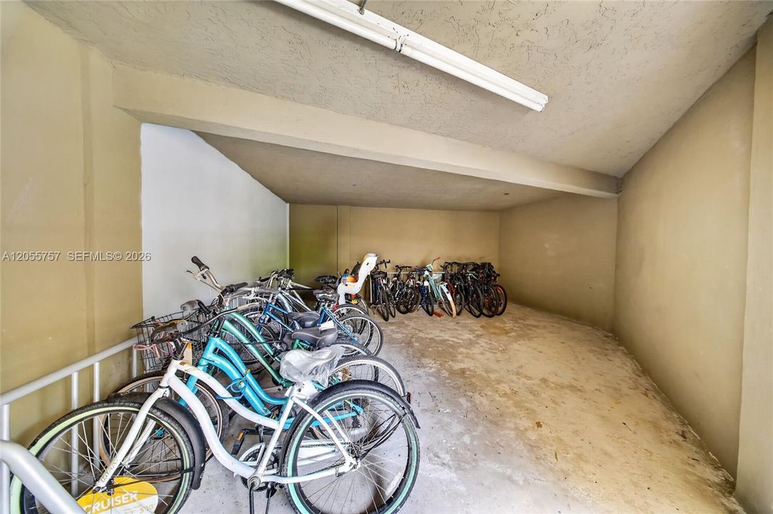 En Venta: $289,000 (2 camas, 2 baños, 965 Pies cuadrados)