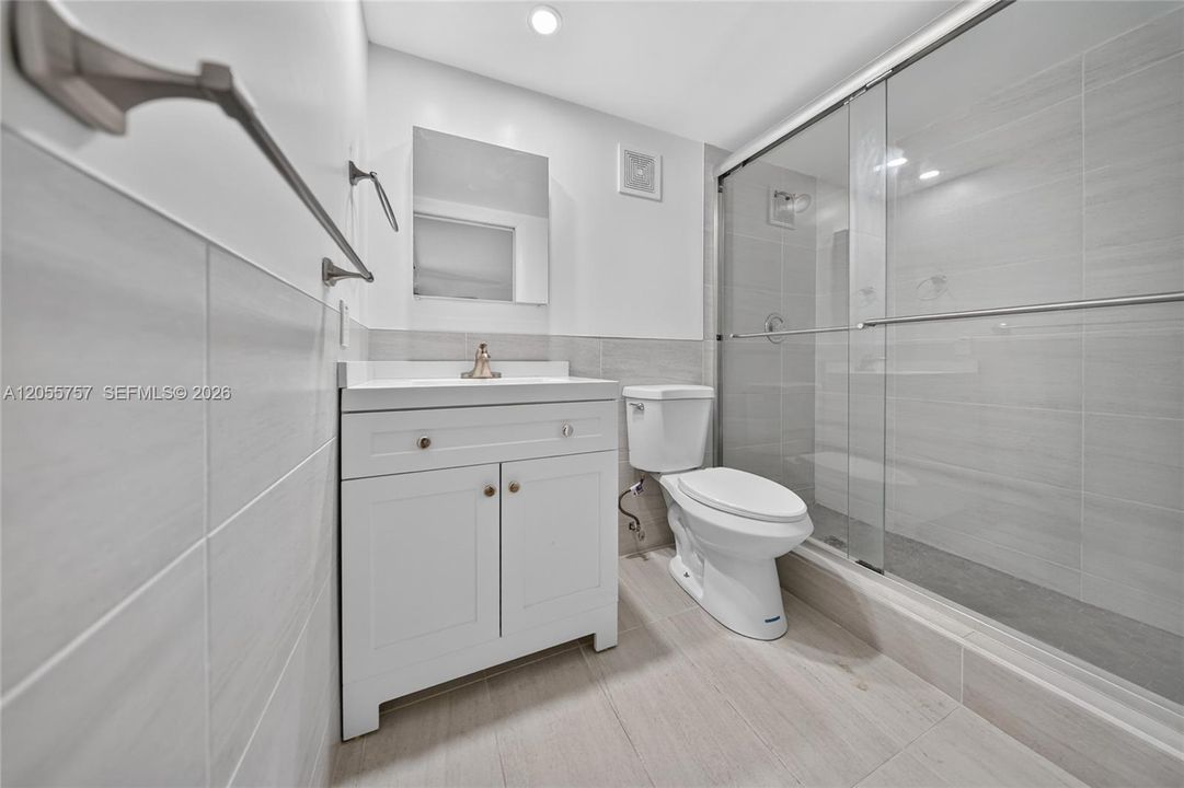 En Venta: $289,000 (2 camas, 2 baños, 965 Pies cuadrados)