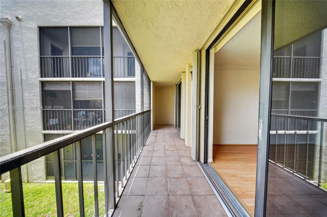 En Venta: $289,000 (2 camas, 2 baños, 965 Pies cuadrados)