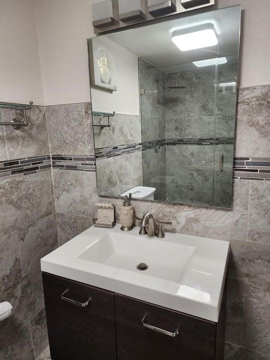 For Rent: $3,300 (3 beds, 3 baths, 1686 Square Feet)