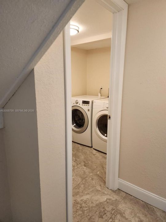 For Rent: $3,300 (3 beds, 3 baths, 1686 Square Feet)