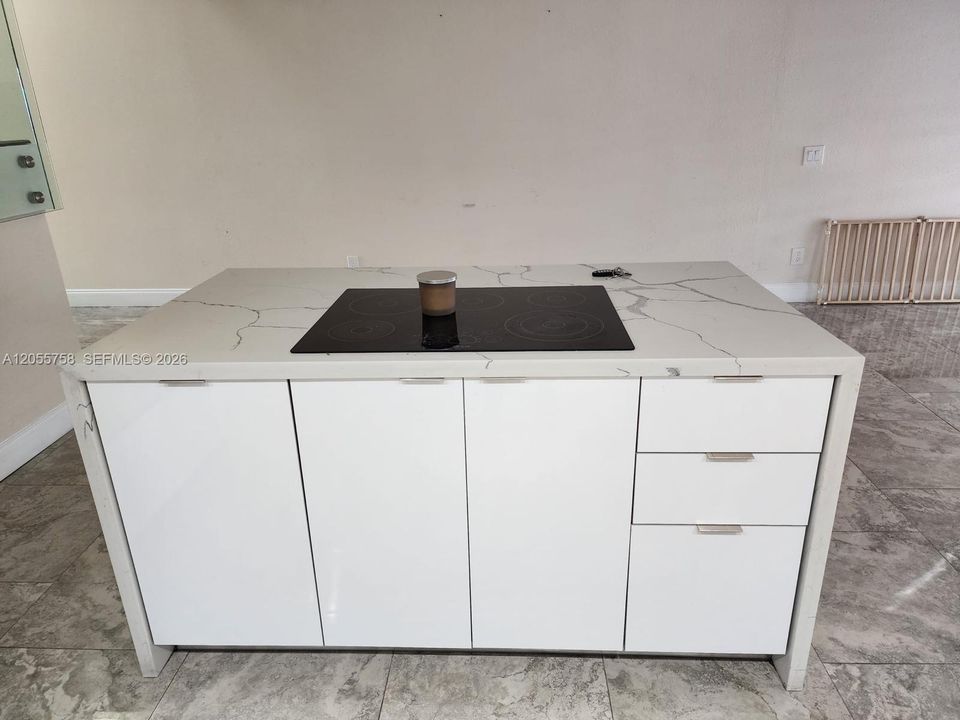 For Rent: $3,300 (3 beds, 3 baths, 1686 Square Feet)