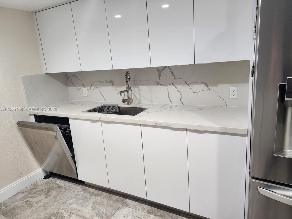 For Rent: $3,300 (3 beds, 3 baths, 1686 Square Feet)