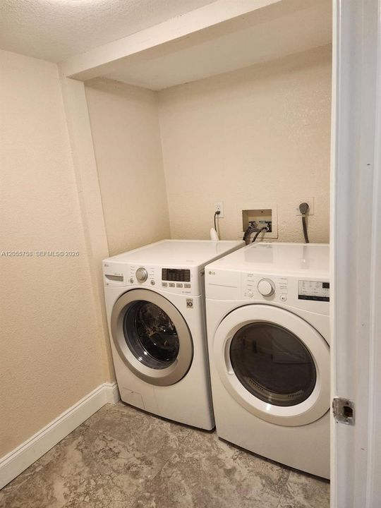 For Rent: $3,300 (3 beds, 3 baths, 1686 Square Feet)