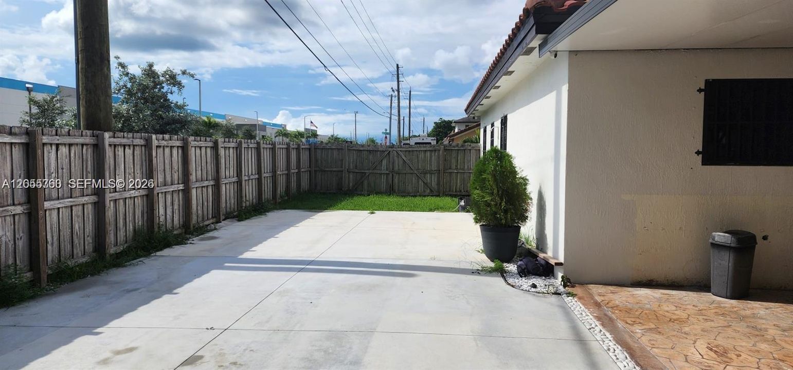 В аренду: $2,500 (2 спален, 2 ванн, 1632 Квадратных фут)