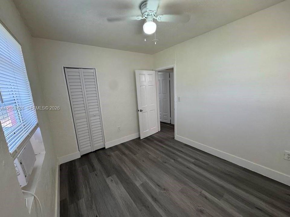 В аренду: $1,900 (2 спален, 1 ванн, 650 Квадратных фут)