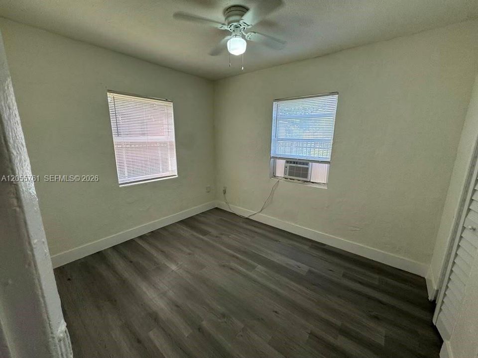 В аренду: $1,900 (2 спален, 1 ванн, 650 Квадратных фут)