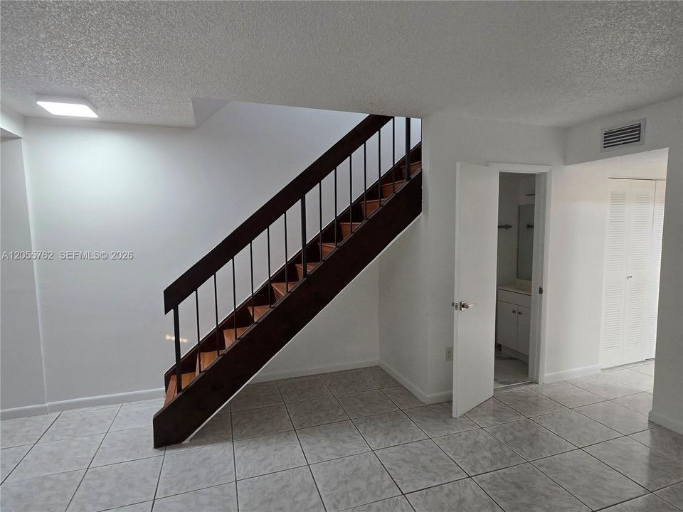 1/2 bath on 1st level