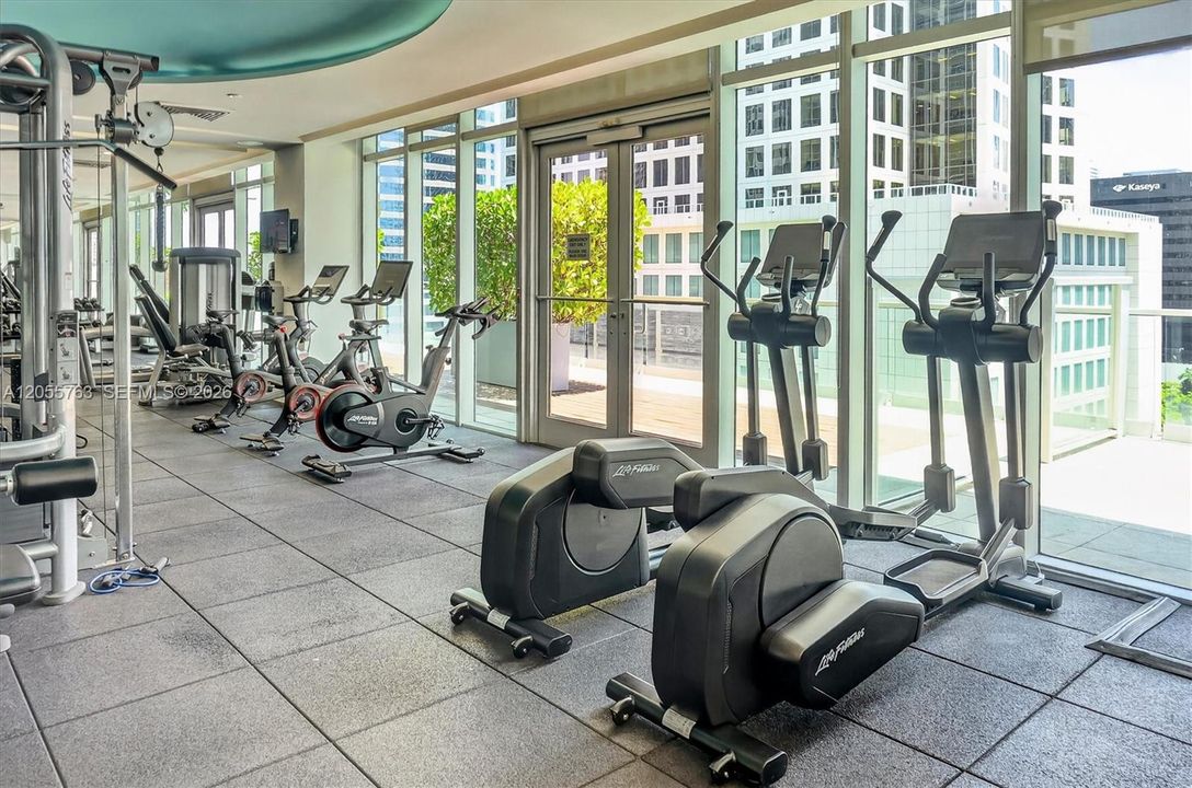 For Rent: $3,650 (1 beds, 1 baths, 806 Square Feet)