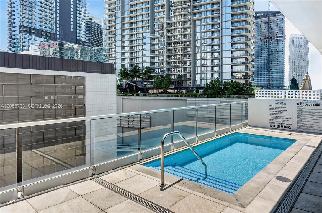 For Rent: $3,650 (1 beds, 1 baths, 806 Square Feet)