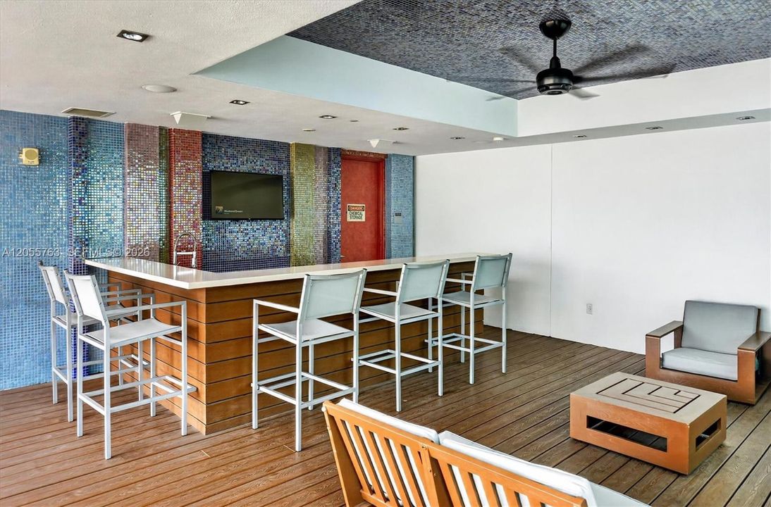 For Rent: $3,650 (1 beds, 1 baths, 806 Square Feet)
