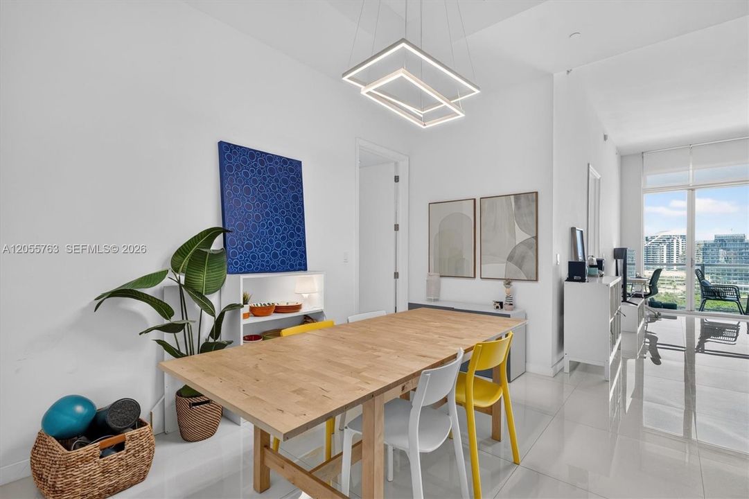 For Rent: $3,650 (1 beds, 1 baths, 806 Square Feet)