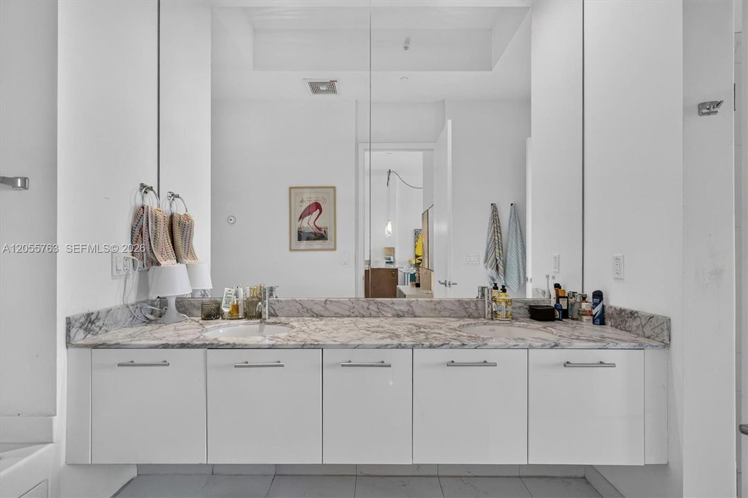 For Rent: $3,650 (1 beds, 1 baths, 806 Square Feet)
