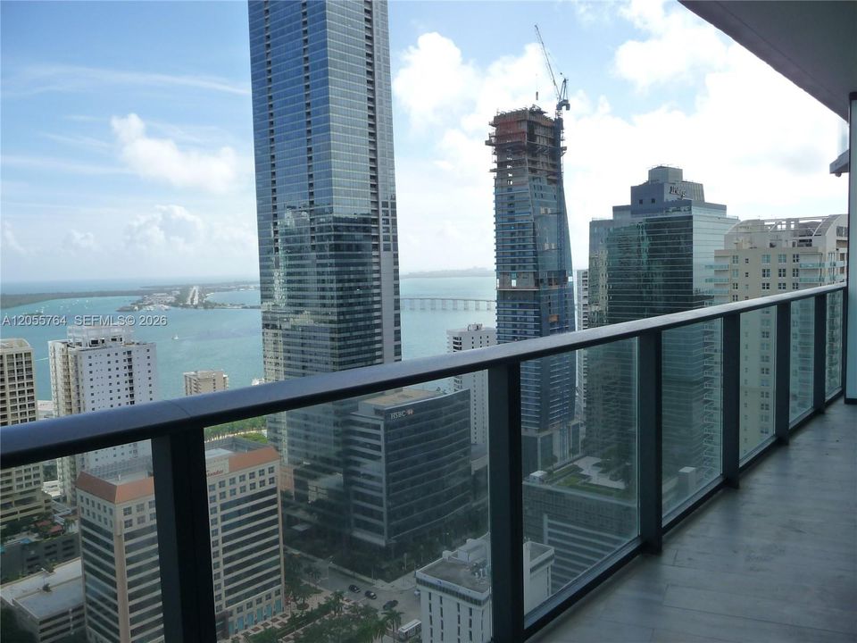 For Rent: $4,900 (1 beds, 2 baths, 880 Square Feet)
