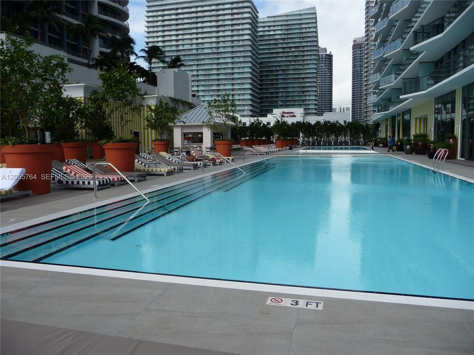 For Rent: $4,900 (1 beds, 2 baths, 880 Square Feet)