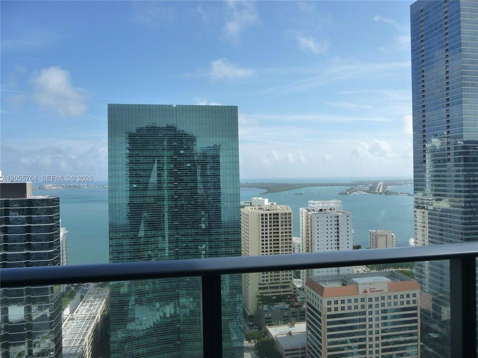 For Rent: $4,900 (1 beds, 2 baths, 880 Square Feet)