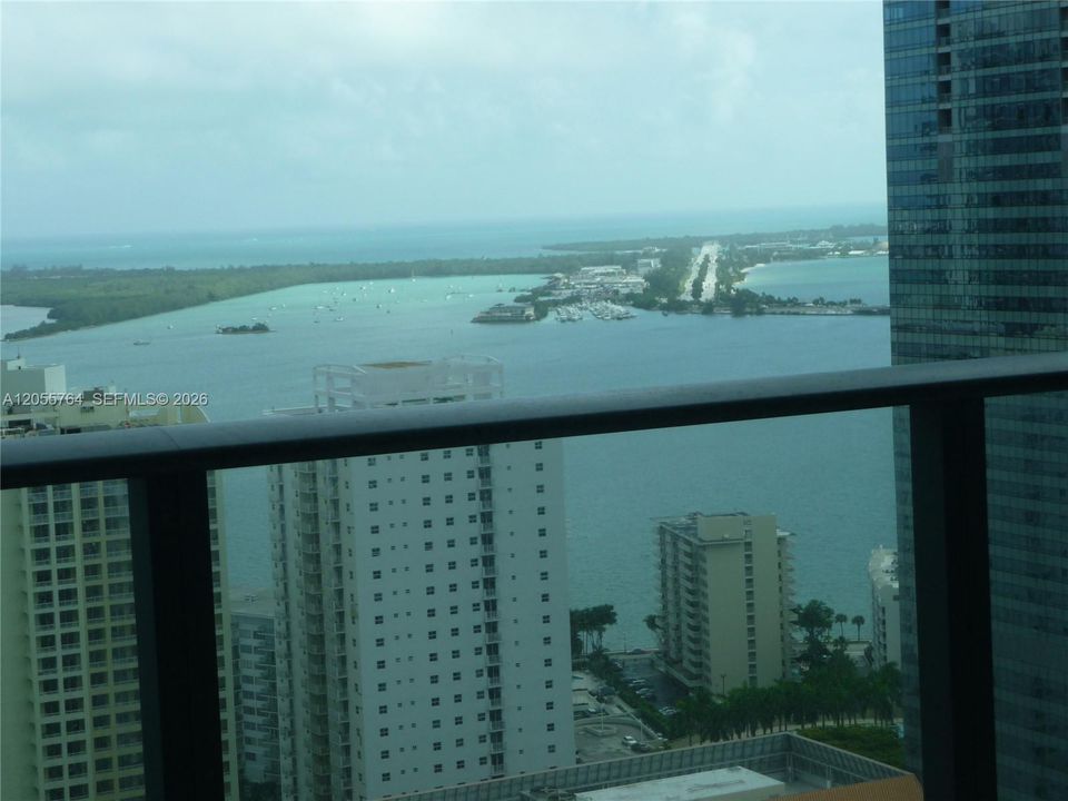 For Rent: $4,900 (1 beds, 2 baths, 880 Square Feet)