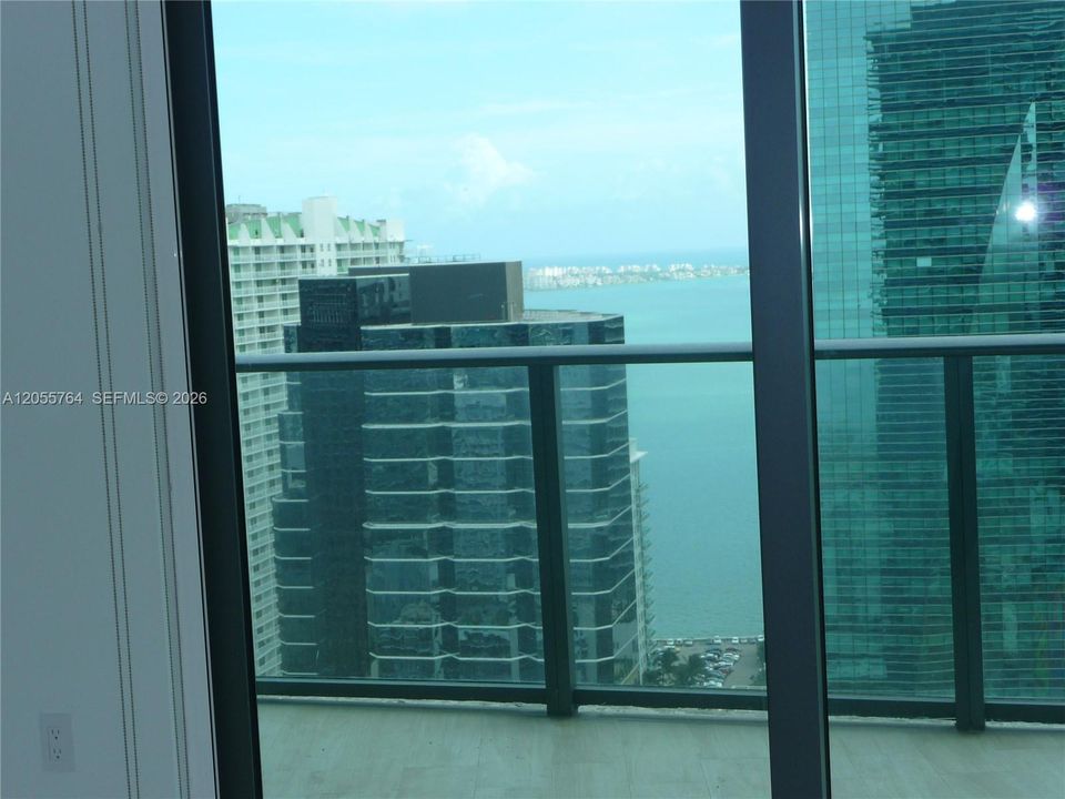 For Rent: $4,900 (1 beds, 2 baths, 880 Square Feet)