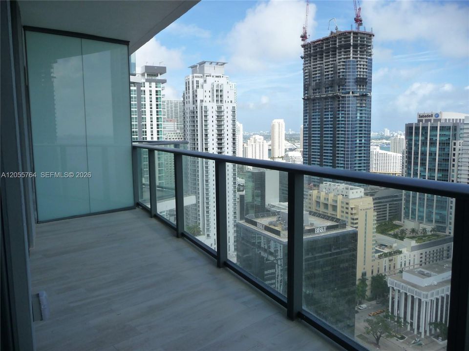 For Rent: $4,900 (1 beds, 2 baths, 880 Square Feet)