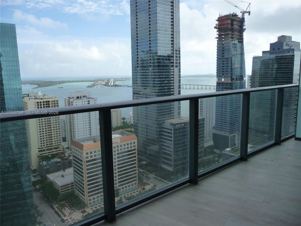 For Rent: $4,900 (1 beds, 2 baths, 880 Square Feet)