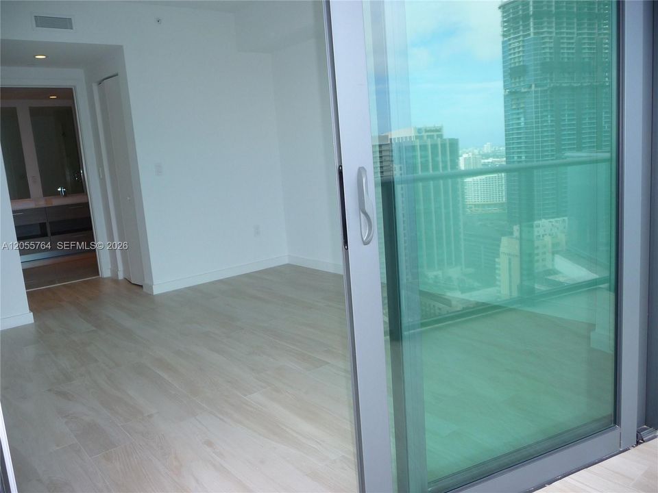 For Rent: $4,900 (1 beds, 2 baths, 880 Square Feet)