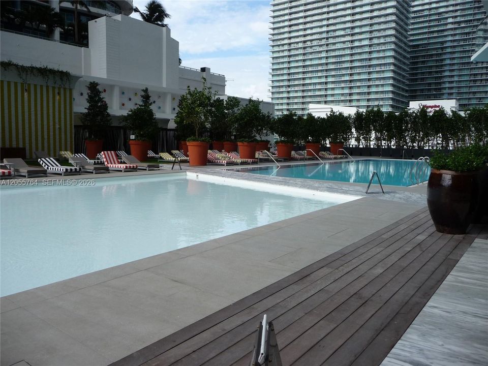 For Rent: $4,900 (1 beds, 2 baths, 880 Square Feet)