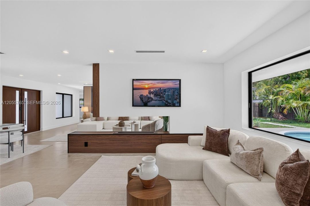 Activo con contrato: $1,389,900 (4 camas, 3 baños, 2148 Pies cuadrados)
