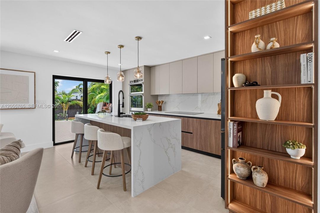 Activo con contrato: $1,389,900 (4 camas, 3 baños, 2148 Pies cuadrados)