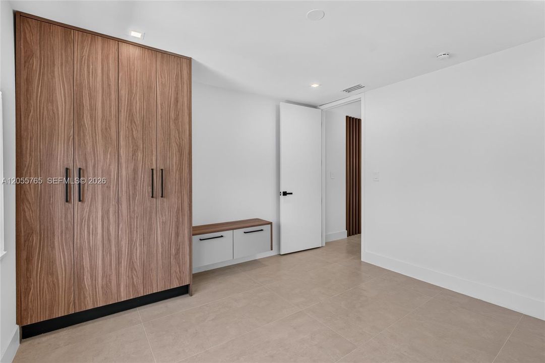 Activo con contrato: $1,389,900 (4 camas, 3 baños, 2148 Pies cuadrados)