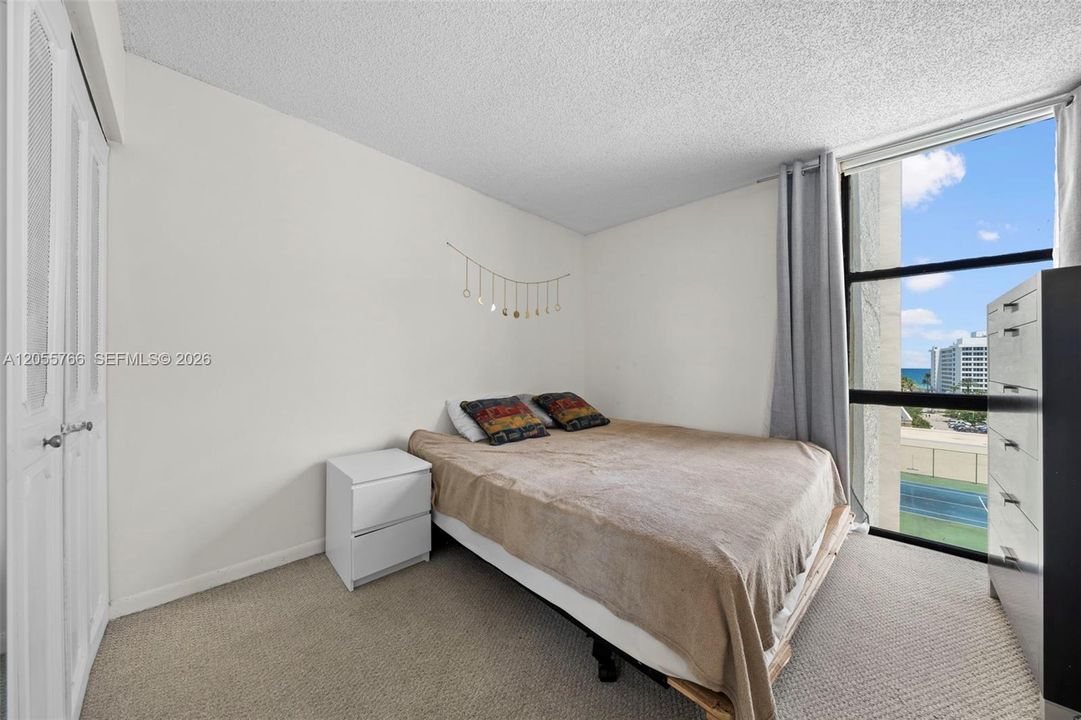 For Rent: $2,400 (3 beds, 2 baths, 894 Square Feet)