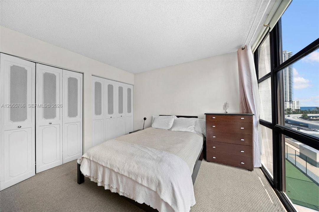 For Rent: $2,400 (3 beds, 2 baths, 894 Square Feet)