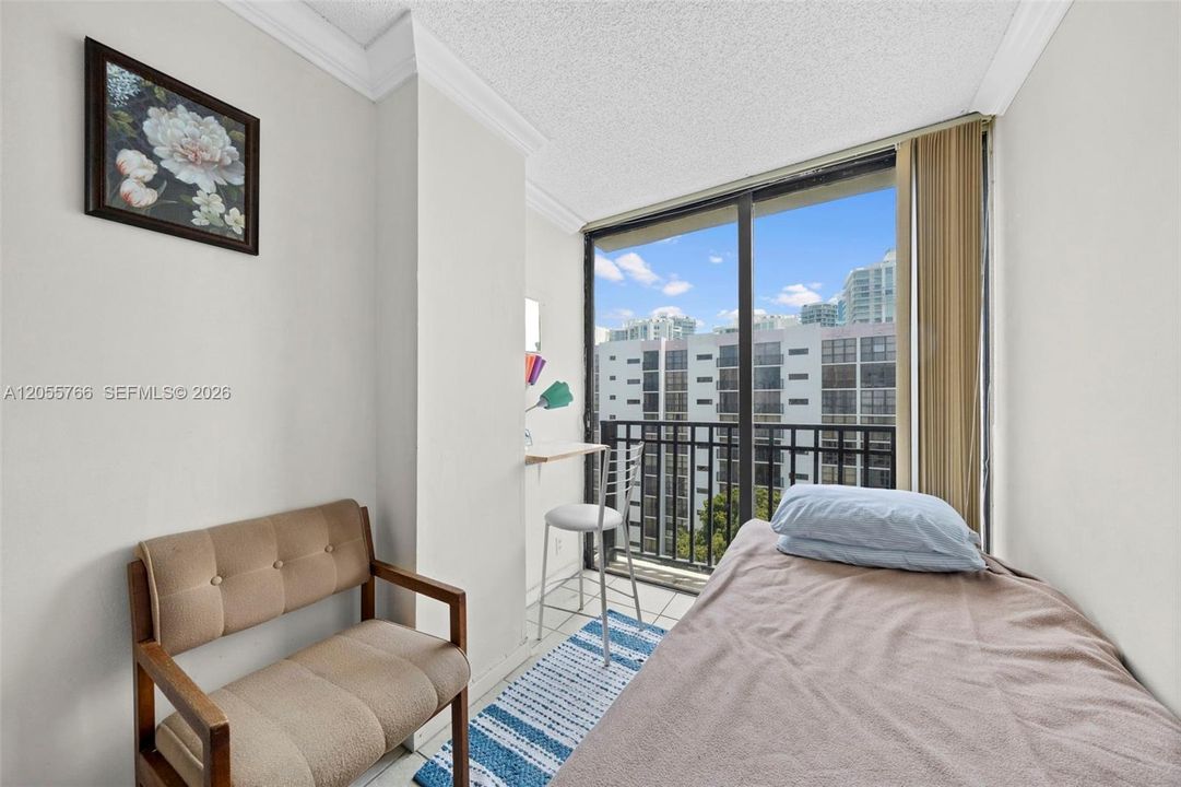 For Rent: $2,400 (3 beds, 2 baths, 894 Square Feet)