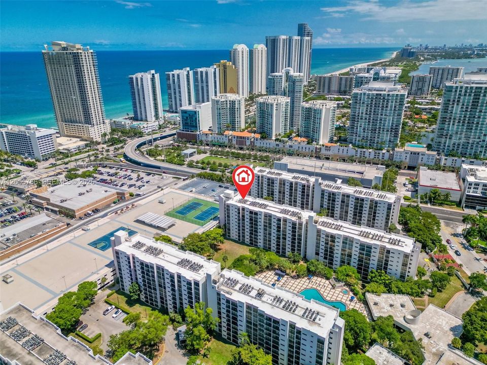For Rent: $2,400 (3 beds, 2 baths, 894 Square Feet)