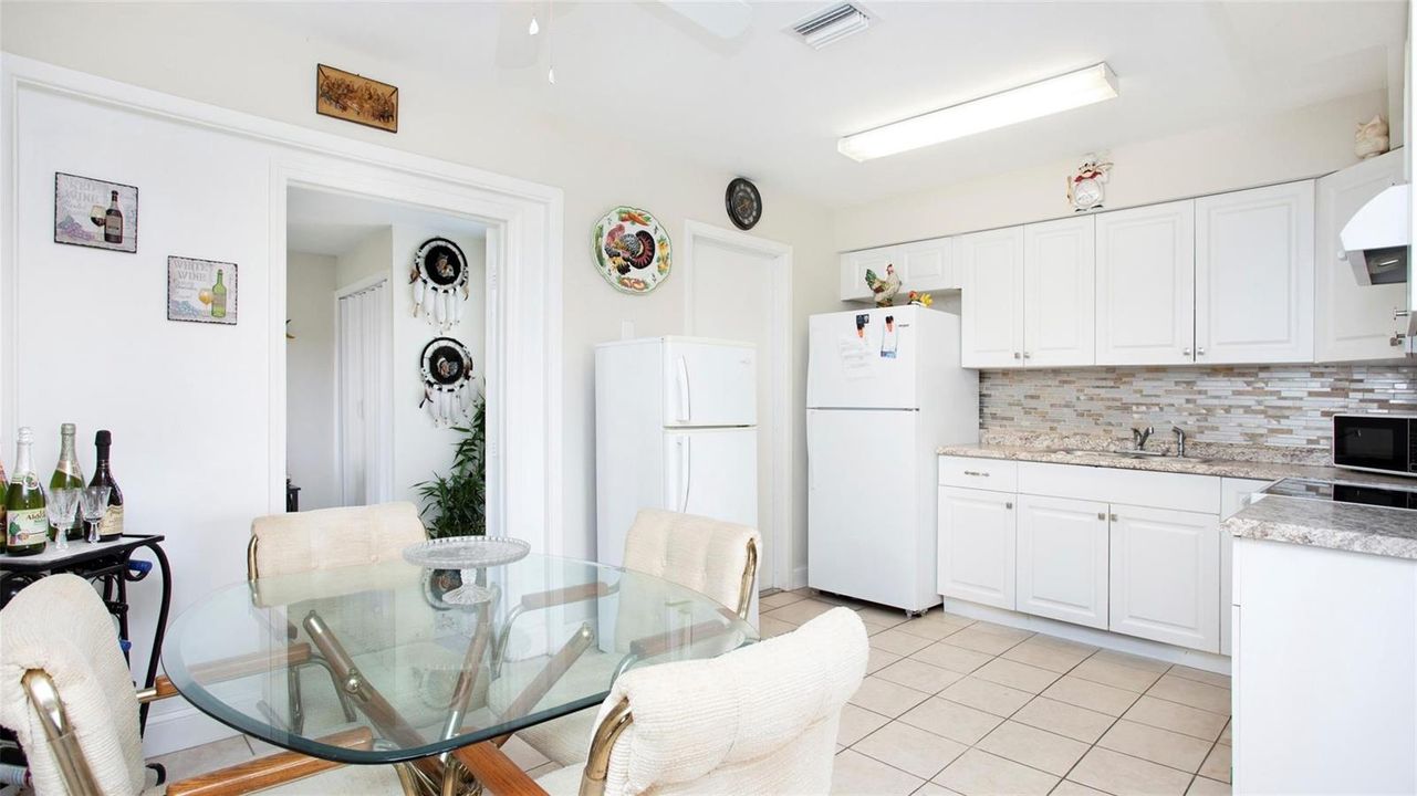 Kitchen dinning combo