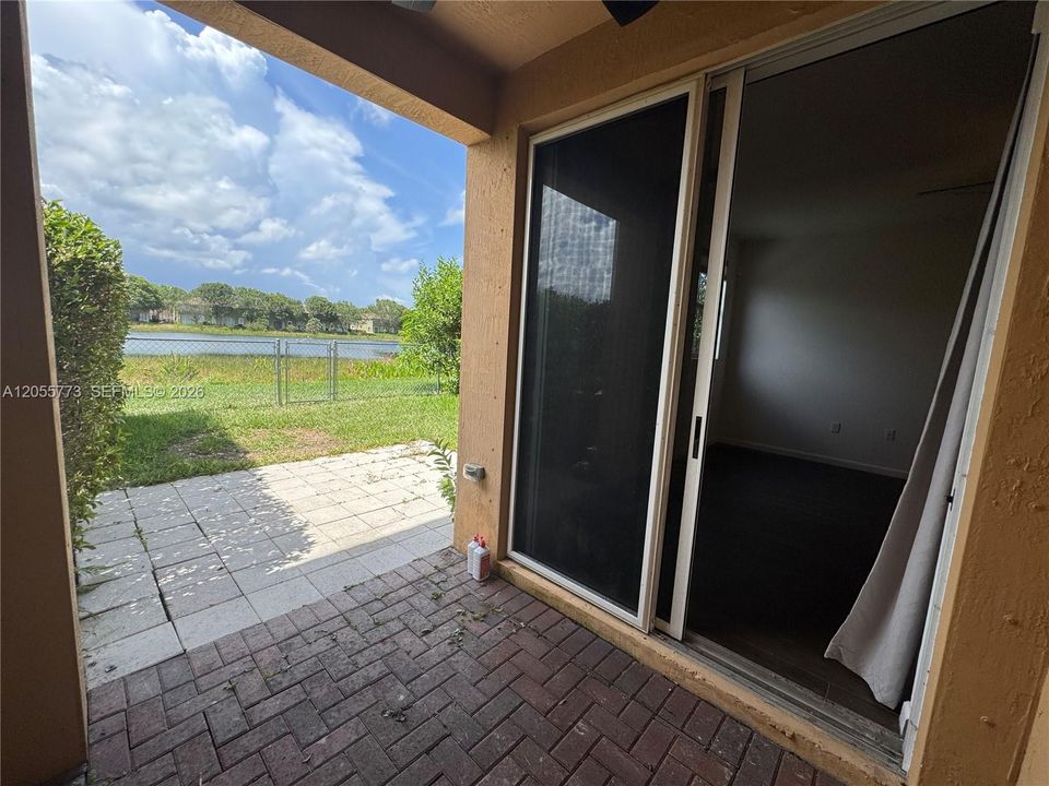 En Renta: $2,599 (3 camas, 2 baños, 1731 Pies cuadrados)