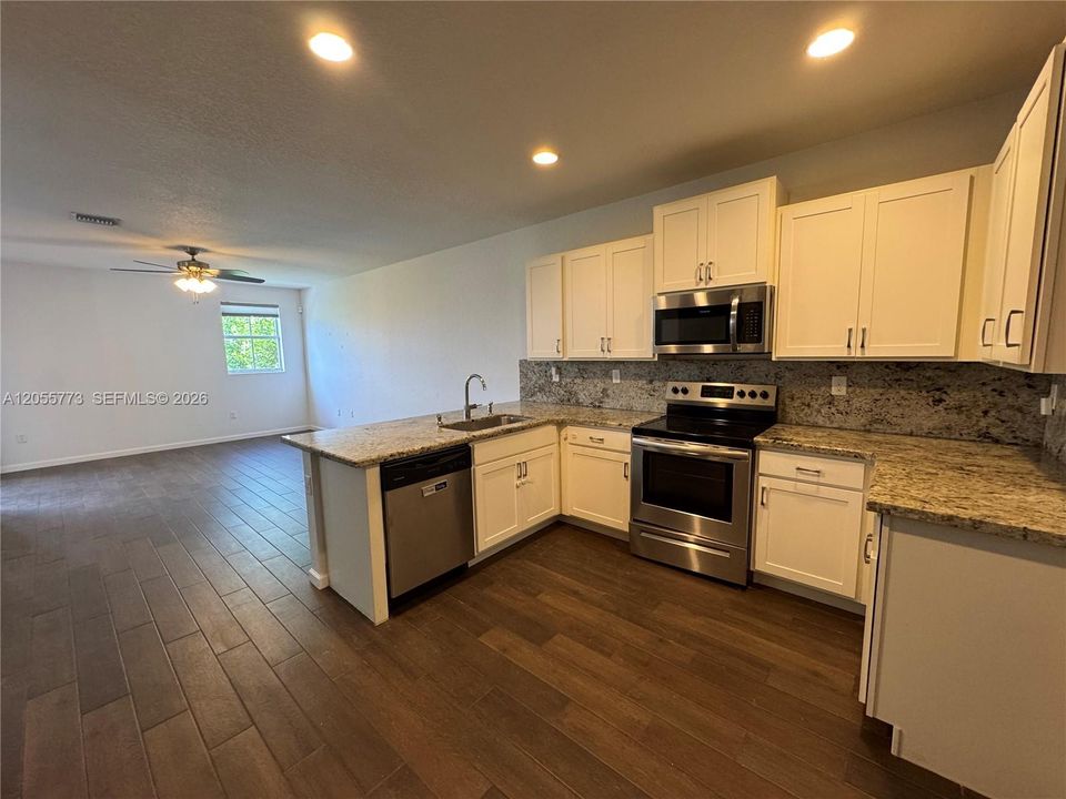 En Renta: $2,599 (3 camas, 2 baños, 1731 Pies cuadrados)