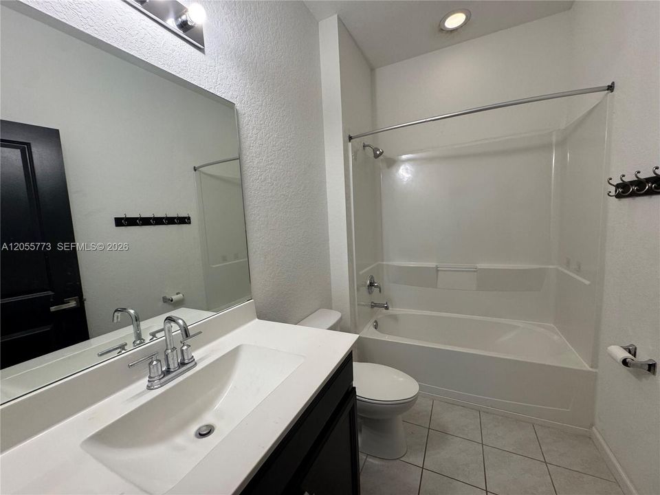 En Renta: $2,599 (3 camas, 2 baños, 1731 Pies cuadrados)