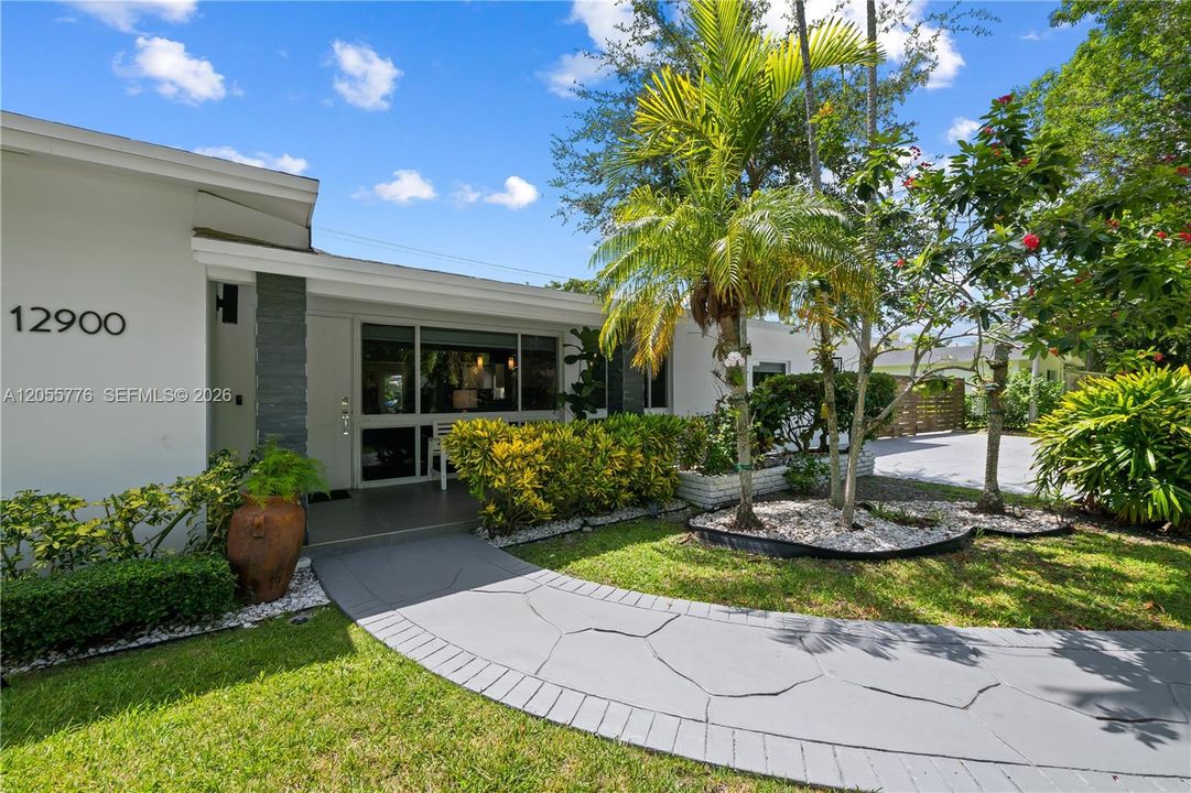 En Venta: $1,700,000 (4 camas, 3 baños, 2120 Pies cuadrados)