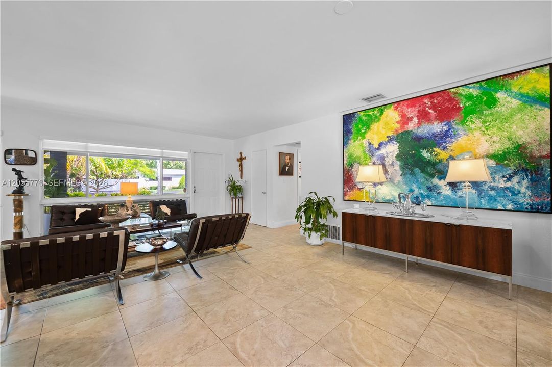 En Venta: $1,700,000 (4 camas, 3 baños, 2120 Pies cuadrados)