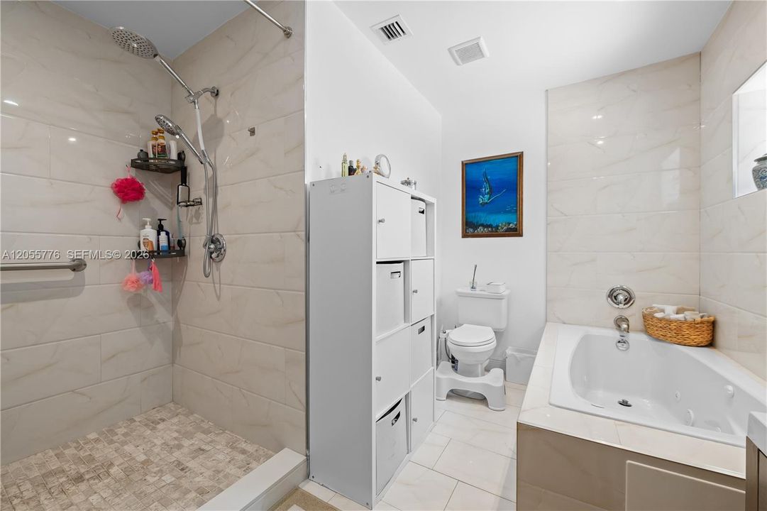 En Venta: $1,700,000 (4 camas, 3 baños, 2120 Pies cuadrados)